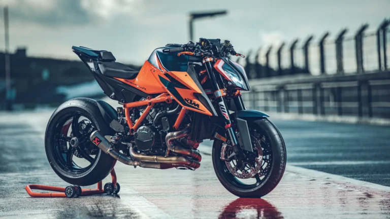 : KTM 1290 Super Duke R Specs, Top Speed & Review
