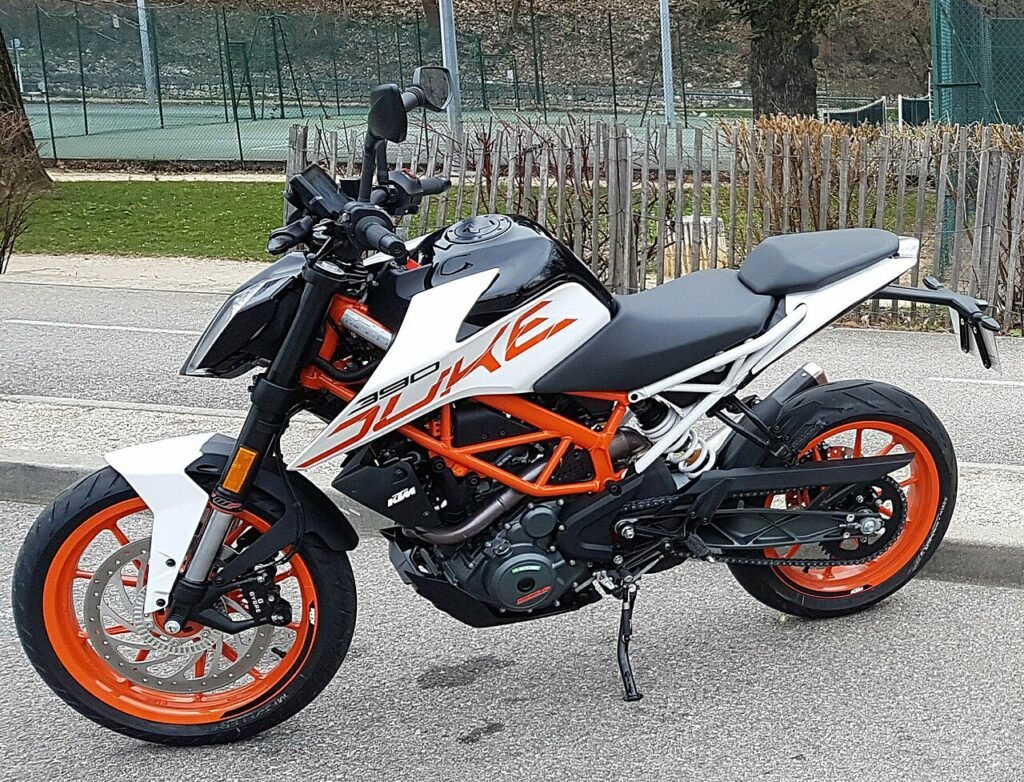 KTM Duke 390 Specs, Top Speed & Performance