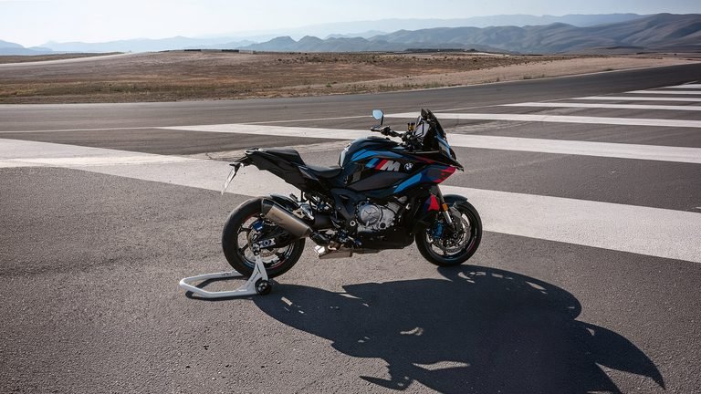 BMW M1000XR